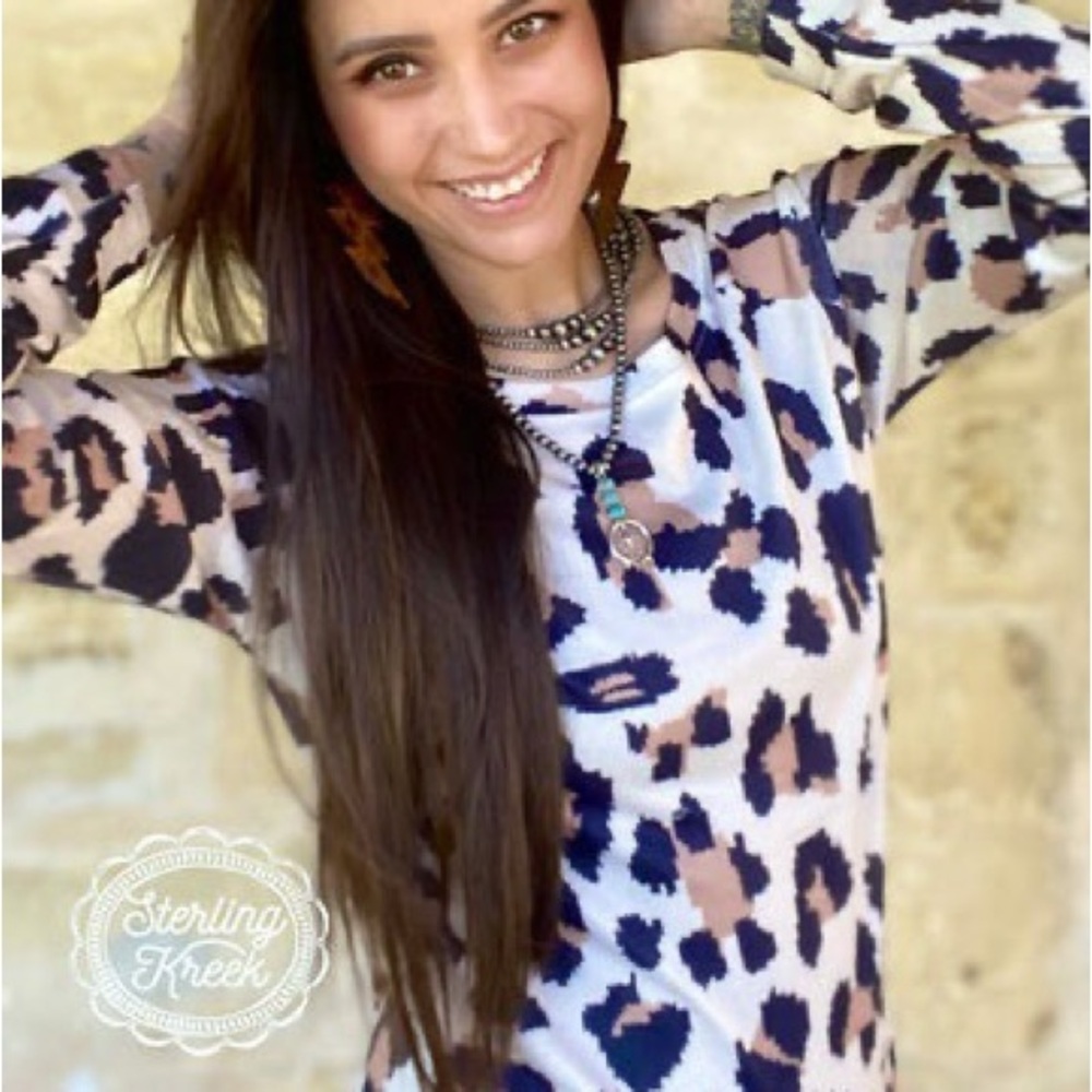 White Graphic Blouse with Long Sleeves and Animal Print